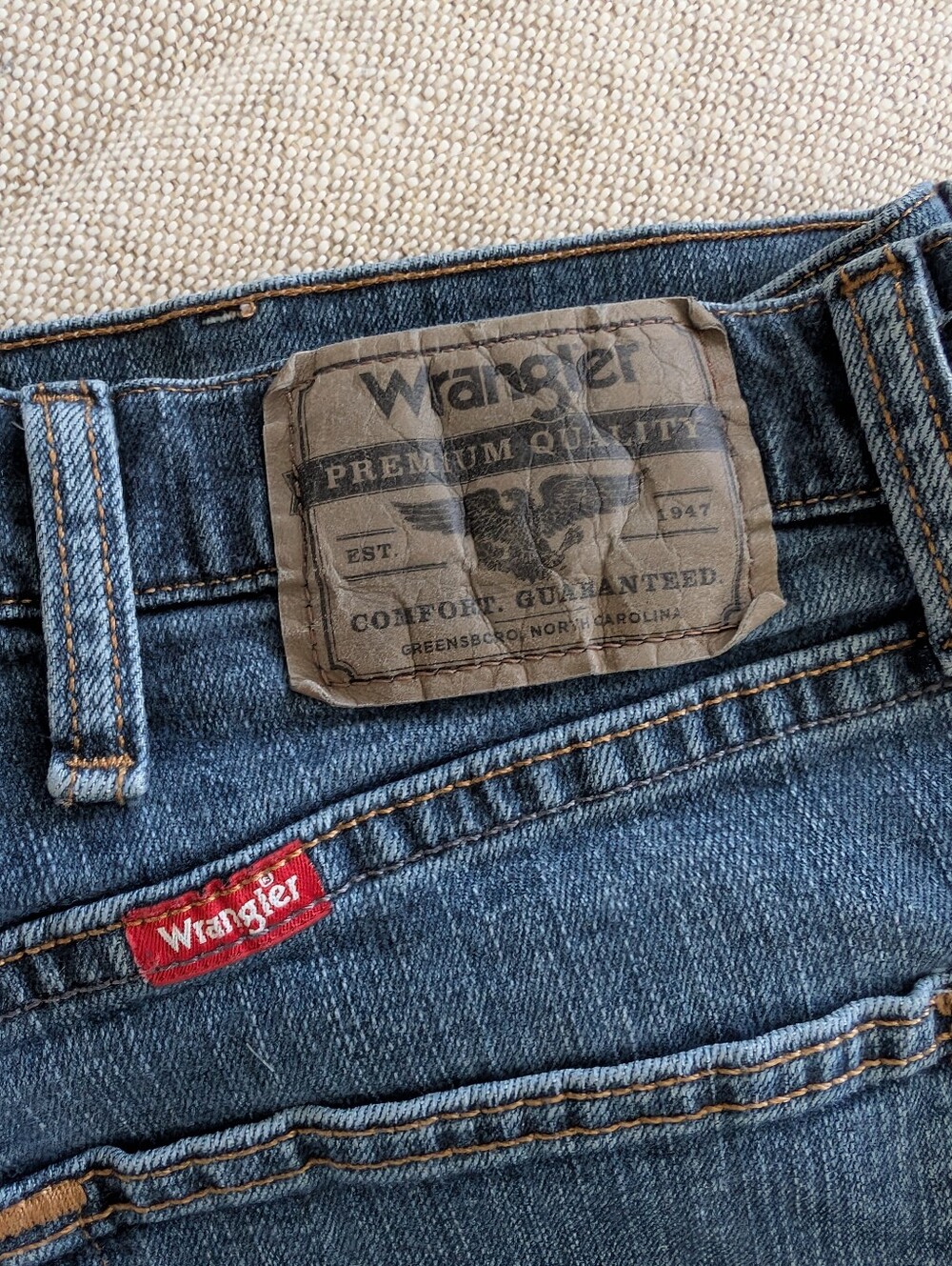 Men's Wrangler Blue Denim Jeans Regular Fit Flex - Picture 2 of 9